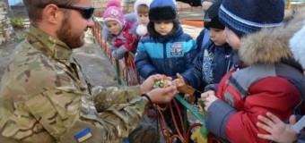 Украинские военные посетили детсады в Краматорске. Видео