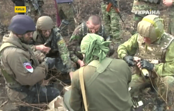 Украинские военные обменяли тело погибшего боевика на 100 литров воды. Видео