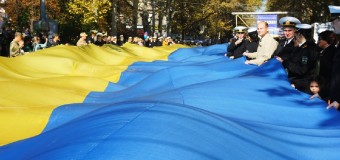 В Николаеве развернули 150-метровый флаг Украины. Фото