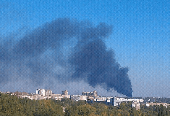 Боевики начали снова атаковать донецкий аэропорт: Город накрыл густой дым. Фото