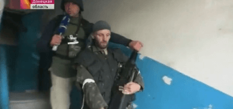Российские СМИ показали, как ополченцы стреляют из жилых домов. Фото