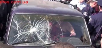 Львов: Самосуд над водителем, сбившим митингующего участника АТО. Видео