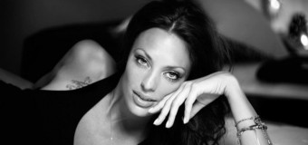 Шведская модель стала живой копией Анджелины Джоли. Фото