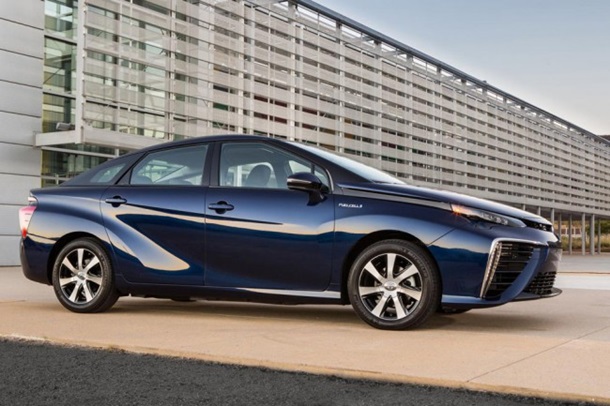 Toyota представила первый водородомобиль «Будущее». Видео