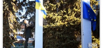 Над мэрией Славянска подняли флаг Украины. Видео