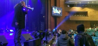 На концерте Ани Лорак зрители прогнали со сцены свободовца Мирошниченко. Видео