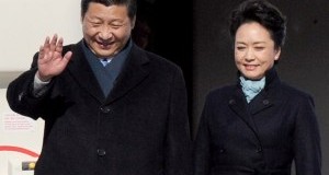 Сеть взорвал ролик о любви лидера КНР и его жены. Видео
