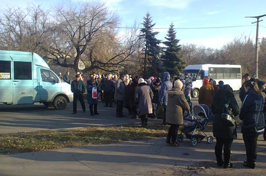 Бунт против ДНР: в Макеевке люди требуют талонов на бесплатную еду. Фото