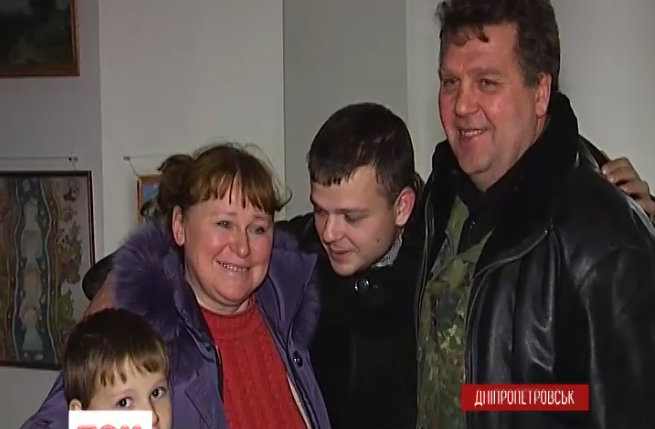Террористы без проблем отпустили украинского бойца из плена узнав, что его дед герой ВОВ. Видео