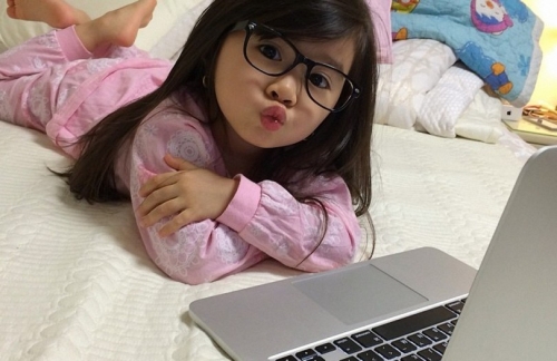 Бешеная интернет-популярность пятилетней девочки из Кореи. Фото