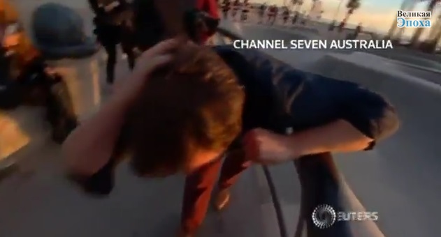 Австралийский журналист получил в голову скейтбордом прямо во время съемок. Видео