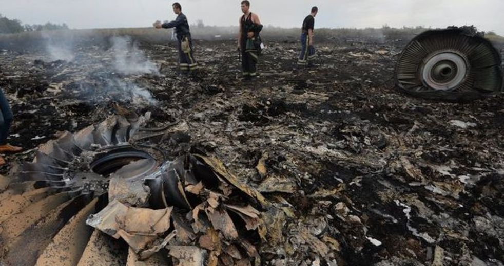На месте падения «Боинга-777» нашли новые тела. Видео
