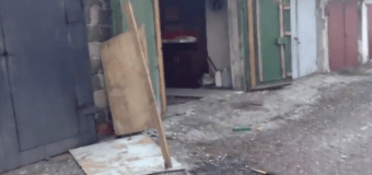 Донецк: После обстрела гаражный кооператив атаковали мародеры. Видео