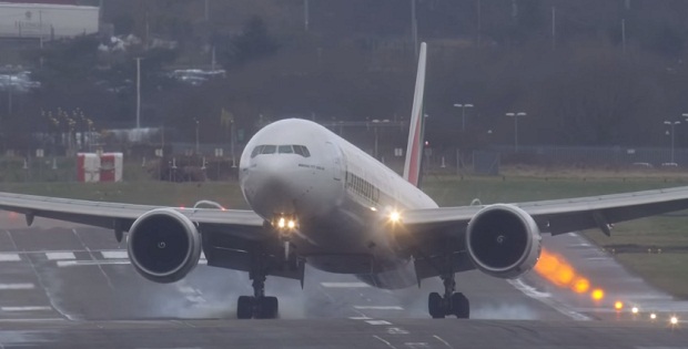 Самые экстремальные взлеты и посадки пассажирских самолетов в 2014 году собраны в один ролик. Видео