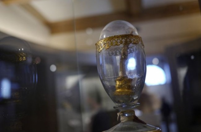 Средний палец Галилео Галилея выставлен в музее. Фото