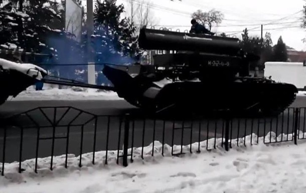 В Донецке военная техника ДНР оказалась участником ДТП. Видео