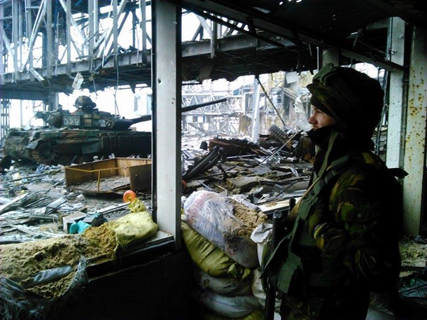 «Киборги» обнародовали новые кадры руин аэропорта в Донецке. Фото