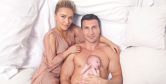 Нежная фотосессия Кличко с невестой и новорожденной дочкой для журнала People