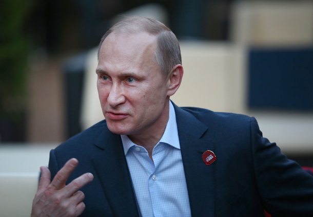 Подборка самых непротокольных фотографий Путина за 2014 год