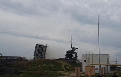 «Пизанская башня» в Севастополе: снос скандальной 16-этажки с помощью взрыва. Видео