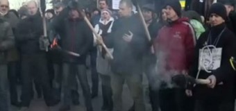 Митингующие под ВР объявили режим «глухой обороны». Видео