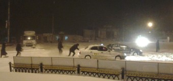 Неожиданный снегопад застал николаевцев врасплох: люди ночуют на работах. Фото