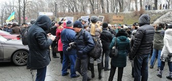 Возле Кабмина митингующие подрались с милицией. Фото