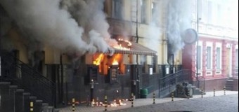 В Киеве горит известный ресторан. Фото