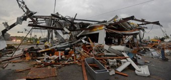Торнадо в США унесло жизни четырех человек. Видео