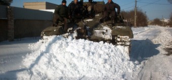 В Николаеве на уборку снега выгнали военную технику. Фото