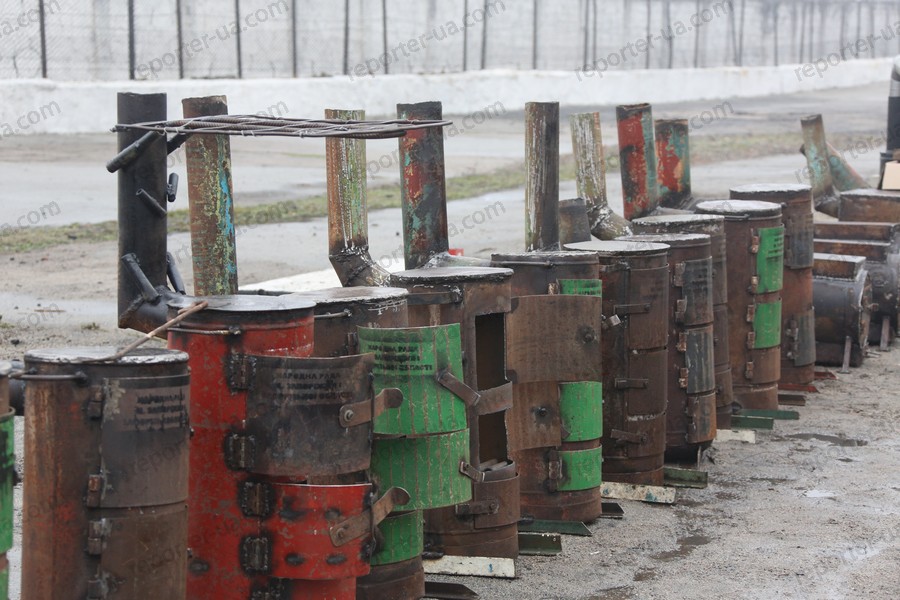 Запорожские зэки производят «буржуйки» для зоны АТО. Фото