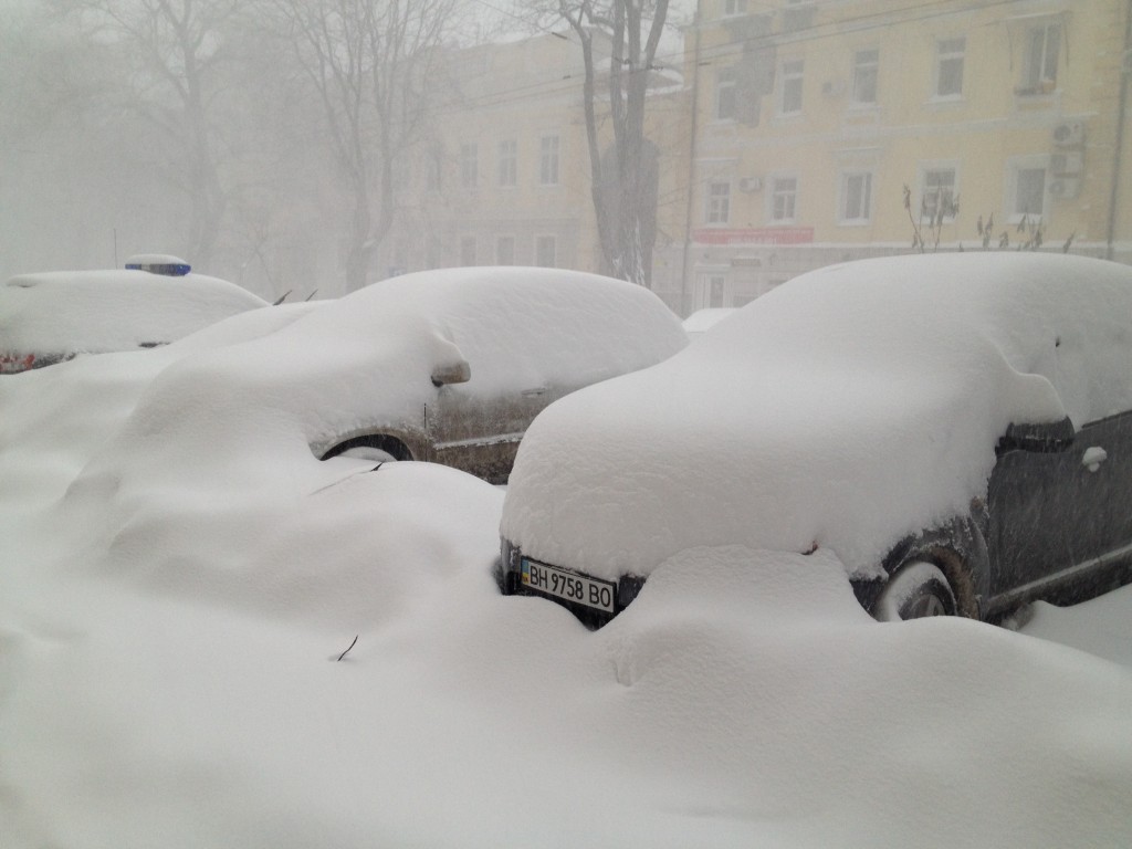 Мощный снегопад парализовал Одессу. Фото