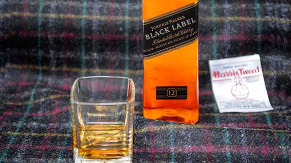 Шотландские ученые создали ткань с запахом виски. Видео