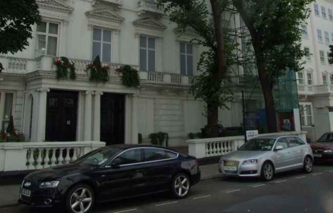 В Лондоне есть жилые дома-призраки. Фото