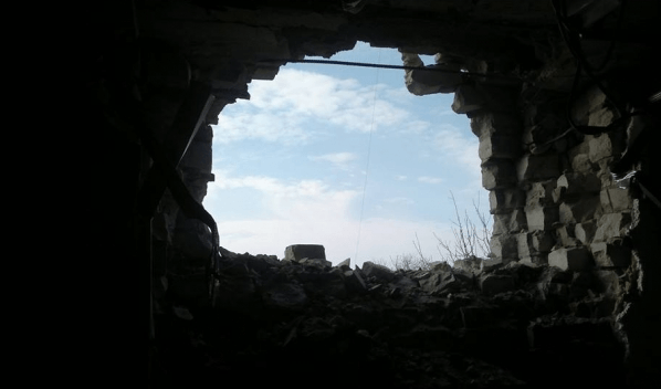 МВД: В Авдеевке обстрелами разрушено много домов, есть жертвы. Фото
