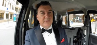 В Лондоне есть уникальный поющий таксист. Видео