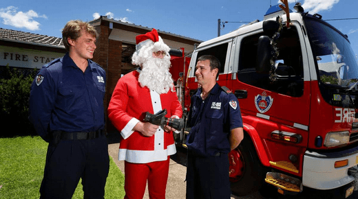 В Австралии Санта-пожарный спас мужчину из огня. Видео