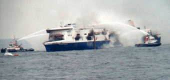 С горящего парома «Norman Atlantic» продолжают спасать пассажиров. Видео