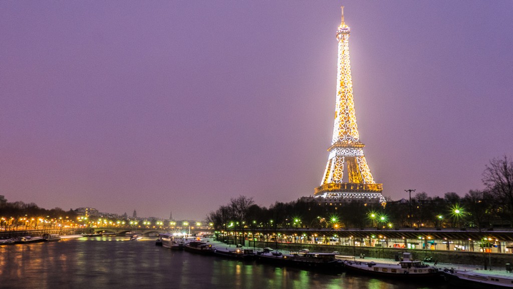 Удивительный и сказочный Париж в преддверии Рождества. Фото