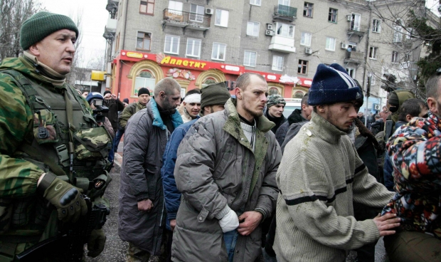 Донецкий блогер показал, как боевики создавали «картинку» на «параде пленных». Видео