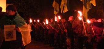 Мариуполь почтил погибших под Волновахой факельным шествием. Видео