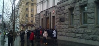 В Харькове около 100 активистов пикетируют сессию горсовета. Видео