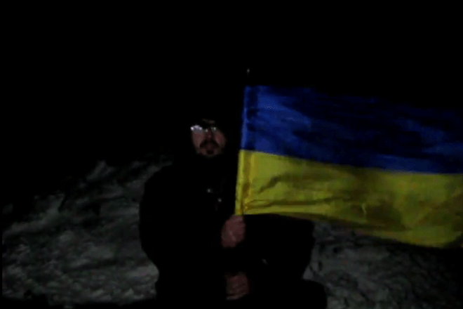 Россиянин поднял украинский флаг на вершине Роман-Кош. Видео