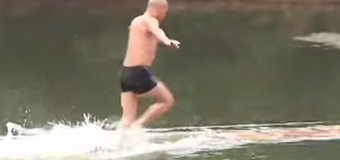 Бег по воде: шаолиньский монах пробежал 120 метров, побив свой рекорд. Видео