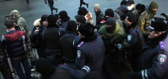 В Одессе активисты заблокировали Малиновский суд и побили человека. Фото