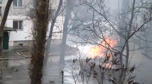 В центре Николаева из-за замыкания в электропроводке загорелся автомобиль. Видео