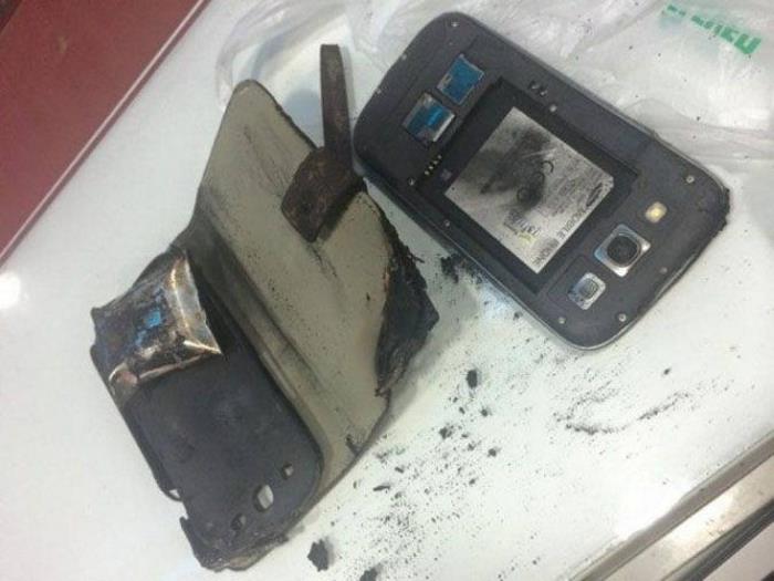 У сотрудника банка взорвался Samsung Galaxy S3. Видео