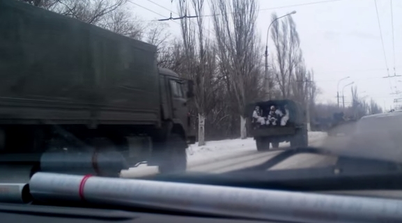 На Луганщине зафиксирована большая колонна военной техники с «белыми человечками». Видео