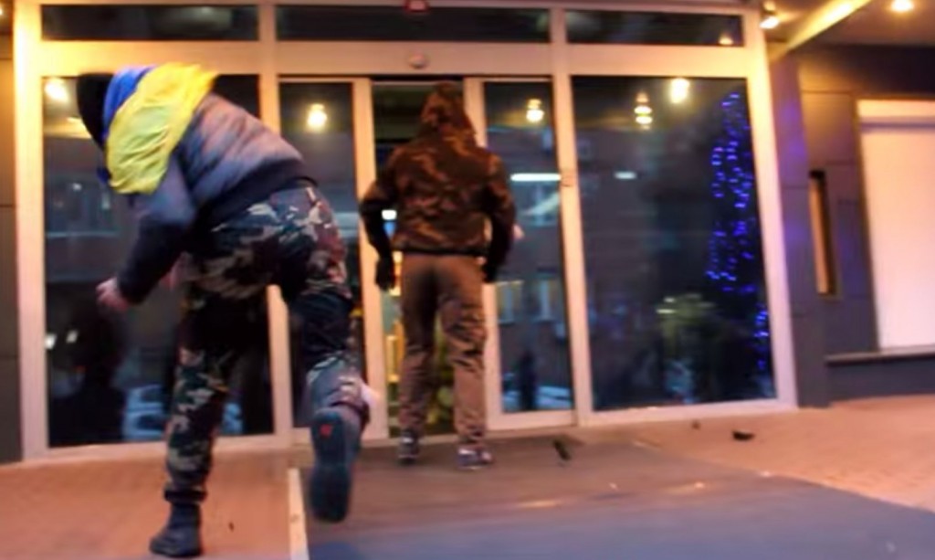 Как напали на офис телеканала «Интер» в Киеве. Видео