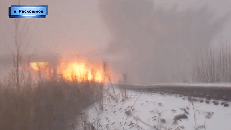 В Роскошном подорвали мост. Видео